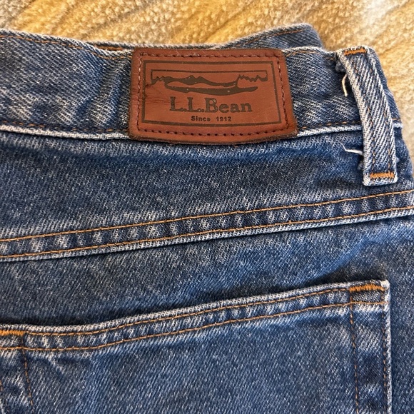 L.L. Bean Men's Natural Fit Jeans - Blue - Picture 4 of 6